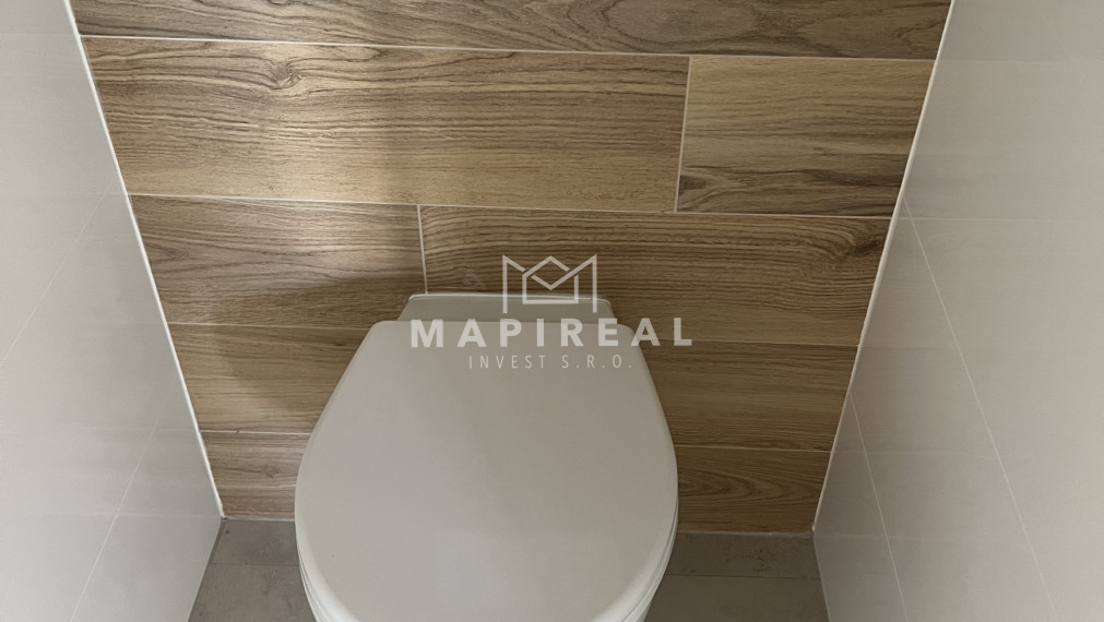 **REZERVOVANÝ* TERASA, Popradská ul.!!!, NOVOREKONŠTRUOVANÝ, 3-izb. byt