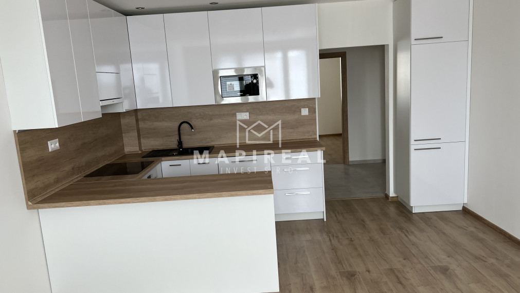 Helsinská ul. !!! SÍDLISKO ŤAHANOVCE, NOVOREKONŠTRUOVANÝ, 4-izb. byt