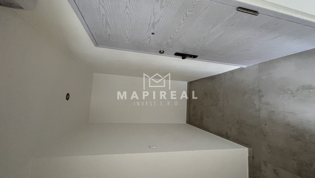 **REZERVOVANÉ** NOVOREKONŠTRUOVANÝ  3-izb. byt, Košice - Západ, Nešporova ul.,