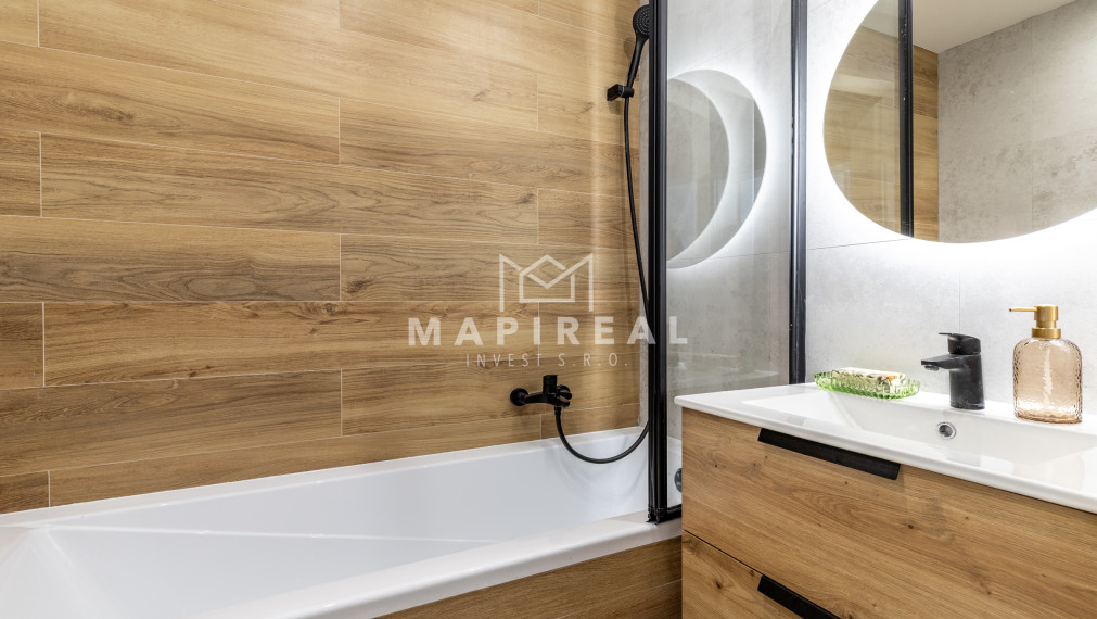 **NOVINKA** NOVOREKONŠTRUOVANÝ  3-izb. byt, Košice - Západ, Rožňavská ul.,