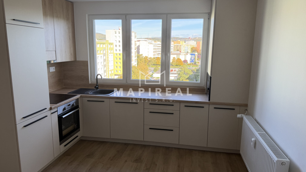 **REZERVOVANÝ* TERASA, Popradská ul.!!!, NOVOREKONŠTRUOVANÝ, 3-izb. byt