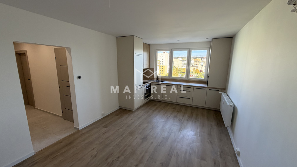 **REZERVOVANÝ* TERASA, Popradská ul.!!!, NOVOREKONŠTRUOVANÝ, 3-izb. byt