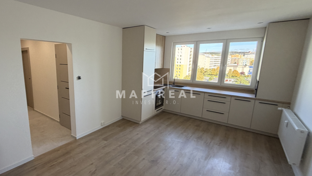 **REZERVOVANÝ* TERASA, Popradská ul.!!!, NOVOREKONŠTRUOVANÝ, 3-izb. byt