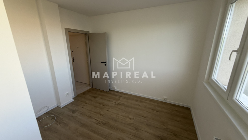 **REZERVOVANÝ* TERASA, Popradská ul.!!!, NOVOREKONŠTRUOVANÝ, 3-izb. byt