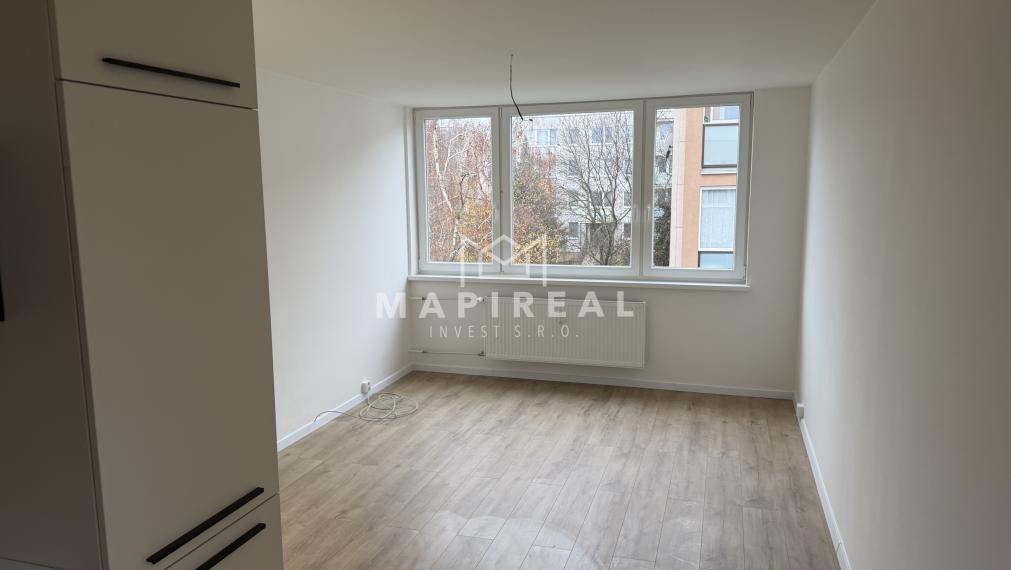 **NOVINKA** sídlisko TERASA, Kežmarská ul., 3-izb. byt, NOVOREKONŠTRUOVANÝ