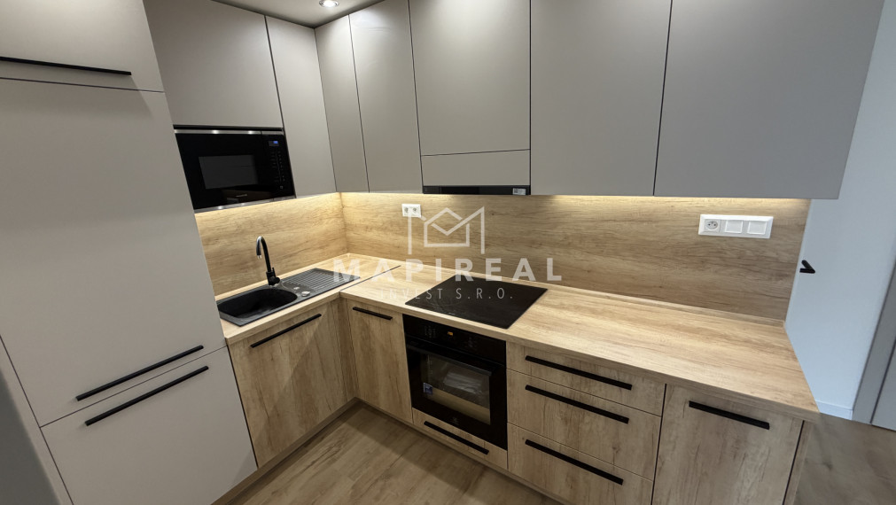 **NOVINKA** sídlisko Nad Jazerom, Družicová, NOVOREKONŠTRUOVANÝ, 2-izb.byt