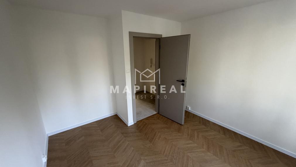 **NOVINKA** ŽELEZNÍKY, Miškovecká ul. !!!, NOVOREKONŠTRUOVANÝ, 3-izb. byt