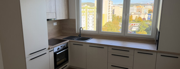 **REZERVOVANÝ* TERASA, Popradská ul.!!!, NOVOREKONŠTRUOVANÝ, 3-izb. byt