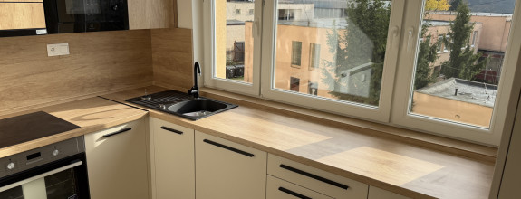 **NOVINKA** Bielocerkevská ul., NOVOREKONŠTRUOVANÝ 3-izb.byt,