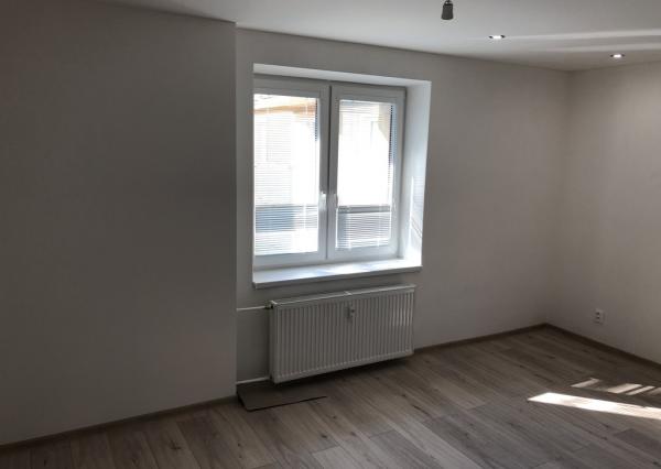 CENTRUM MESTA!!! Pajorova ul., NOVÁ MODERNÁ REKONŠTRUKCIA 2-izb. byt