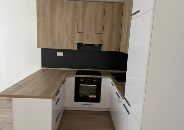 HÚSKOVÁ ul. !!! SÍDLISKO KVP, NOVOREKONŠTRUOVANÝ, 3-izb. byt