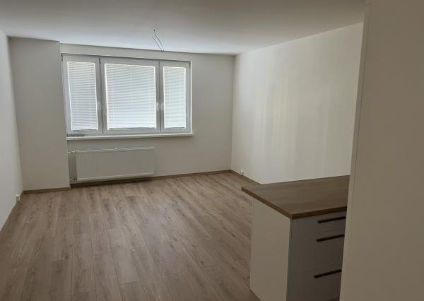 HÚSKOVÁ ul. !!! SÍDLISKO KVP, NOVOREKONŠTRUOVANÝ, 3-izb. byt