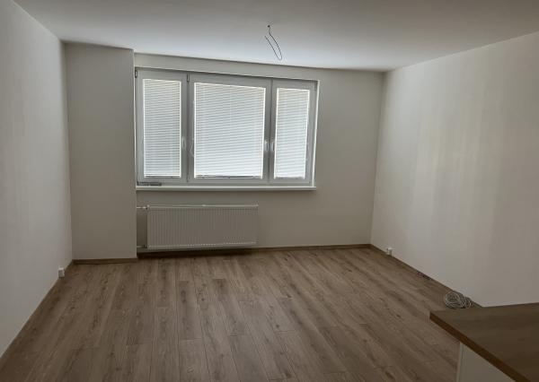 HÚSKOVÁ ul. !!! SÍDLISKO KVP, NOVOREKONŠTRUOVANÝ, 3-izb. byt