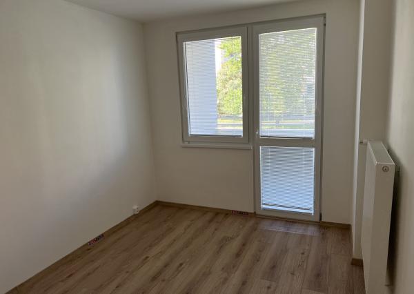 HÚSKOVÁ ul. !!! SÍDLISKO KVP, NOVOREKONŠTRUOVANÝ, 3-izb. byt