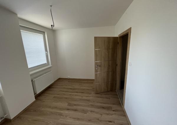 HÚSKOVÁ ul. !!! SÍDLISKO KVP, NOVOREKONŠTRUOVANÝ, 3-izb. byt