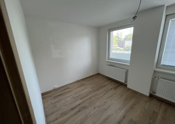 HÚSKOVÁ ul. !!! SÍDLISKO KVP, NOVOREKONŠTRUOVANÝ, 3-izb. byt