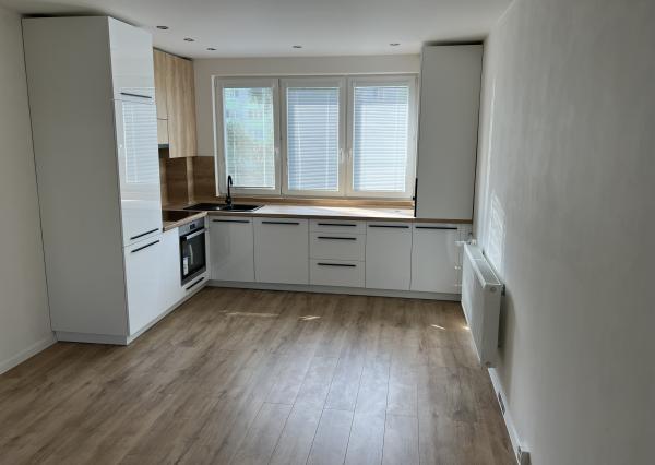 **REZERVOVANÉ** NOVOREKONŠTRUOVANÝ  3-izb. byt, Košice - Západ, Nešporova ul.,