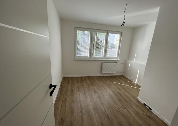 **REZERVOVANÉ** NOVOREKONŠTRUOVANÝ  3-izb. byt, Košice - Západ, Nešporova ul.,