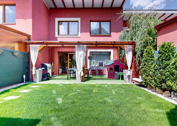 ** ZNÍŽENÁ CENA!!!** PANORÁMA, 4 – izb. RODINNÝ DOM, Bazová ul.,