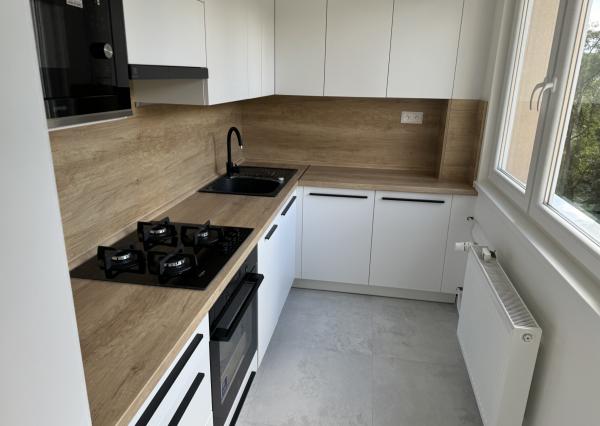 **REZERVOVANÝ* TERASA, Ružínska ul.!!!, NOVOREKONŠTRUOVANÝ, 3-izb. byt