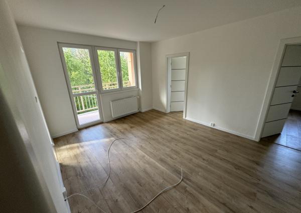 **REZERVOVANÝ* TERASA, Ružínska ul.!!!, NOVOREKONŠTRUOVANÝ, 3-izb. byt