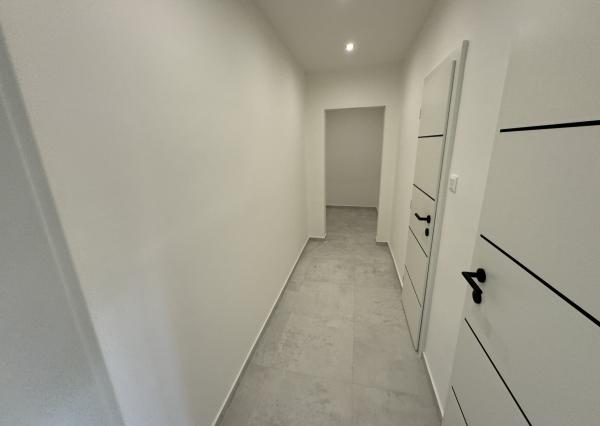 **REZERVOVANÝ* TERASA, Ružínska ul.!!!, NOVOREKONŠTRUOVANÝ, 3-izb. byt