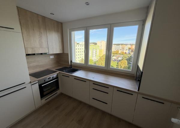 **NOVINKA** TERASA, Popradská ul.!!!, NOVOREKONŠTRUOVANÝ, 3-izb. byt