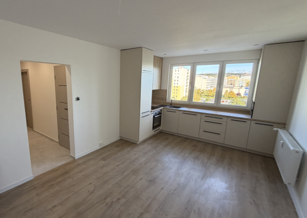 **NOVINKA** TERASA, Popradská ul.!!!, NOVOREKONŠTRUOVANÝ, 3-izb. byt