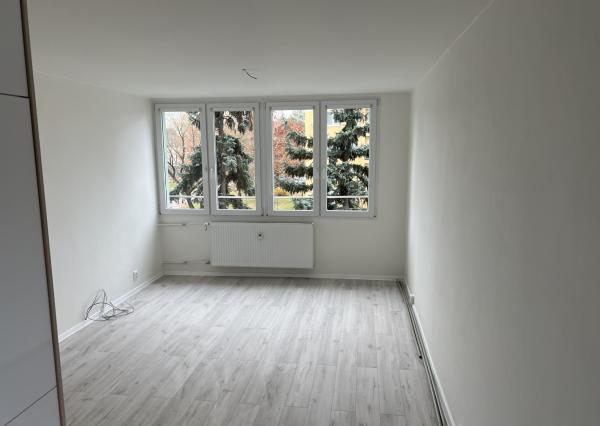 **NOVINKA** NOVOREKONŠTRUOVANÝ  3-izb. byt, Košice - Západ, Rožňavská ul.,