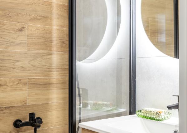 **NOVINKA** NOVOREKONŠTRUOVANÝ  3-izb. byt, Košice - Západ, Rožňavská ul.,