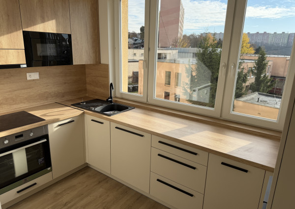 **NOVINKA** Bielocerkevská ul., NOVOREKONŠTRUOVANÝ 3-izb.byt,