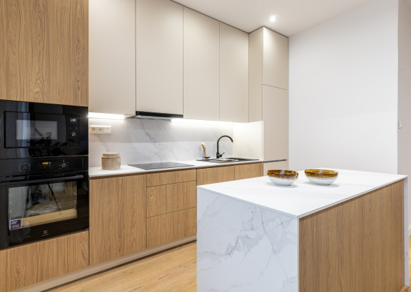 **NOVINKA** Štefánikova ulica, 3 -izb. byt,  Nová moderná rekonštrukcia