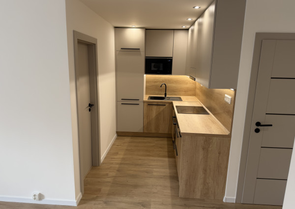 **NOVINKA** sídlisko Nad Jazerom, Družicová, NOVOREKONŠTRUOVANÝ, 2-izb.byt