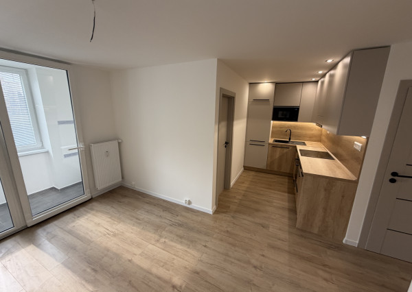 **REZERVOVANÝ** sídlisko Nad Jazerom, Družicová, NOVOREKONŠTRUOVANÝ, 2-izb.byt