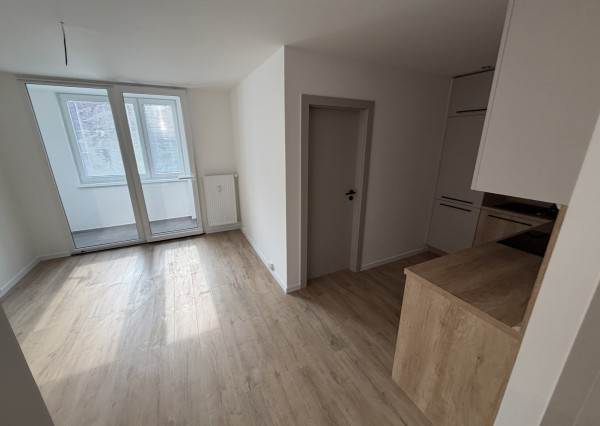 **REZERVOVANÝ** sídlisko Nad Jazerom, Družicová, NOVOREKONŠTRUOVANÝ, 2-izb.byt