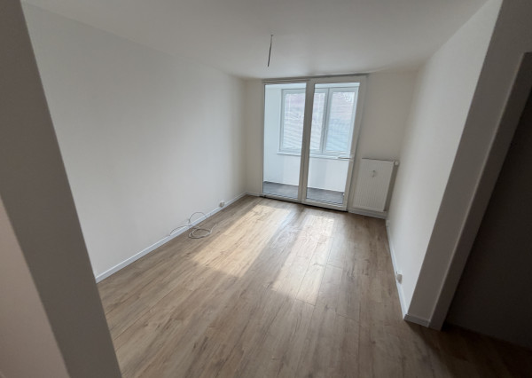 **REZERVOVANÝ** sídlisko Nad Jazerom, Družicová, NOVOREKONŠTRUOVANÝ, 2-izb.byt