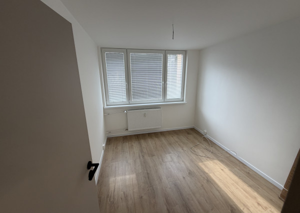 **REZERVOVANÝ** sídlisko Nad Jazerom, Družicová, NOVOREKONŠTRUOVANÝ, 2-izb.byt