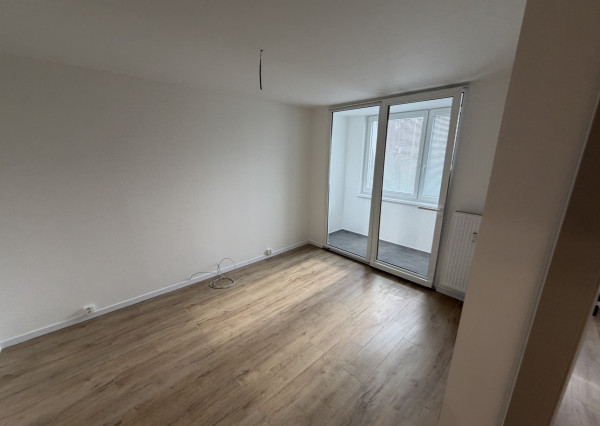 **REZERVOVANÝ** sídlisko Nad Jazerom, Družicová, NOVOREKONŠTRUOVANÝ, 2-izb.byt