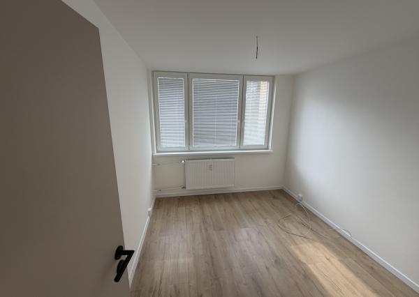 **REZERVOVANÝ** sídlisko Nad Jazerom, Družicová, NOVOREKONŠTRUOVANÝ, 2-izb.byt