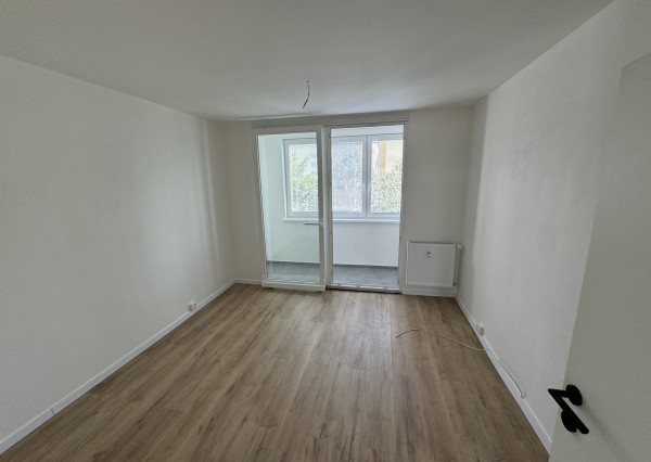 **NOVINKA** sídlisko Nad Jazerom, Ladožská ul., NOVOREKONŠTRUOVANÝ, 2-izb.byt