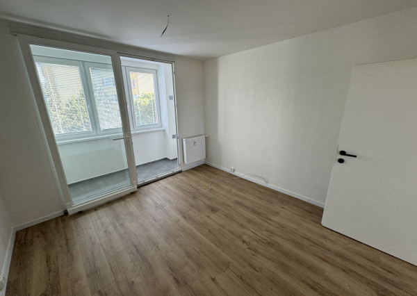 **NOVINKA** sídlisko Nad Jazerom, Ladožská ul., NOVOREKONŠTRUOVANÝ, 2-izb.byt