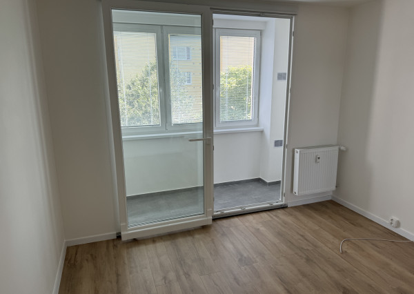 **NOVINKA** sídlisko Nad Jazerom, Ladožská ul., NOVOREKONŠTRUOVANÝ, 2-izb.byt