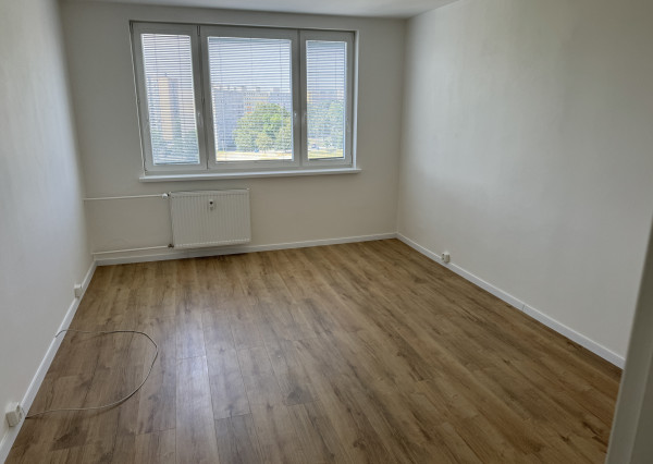 **NOVINKA** sídlisko Nad Jazerom, Ladožská ul., NOVOREKONŠTRUOVANÝ, 2-izb.byt