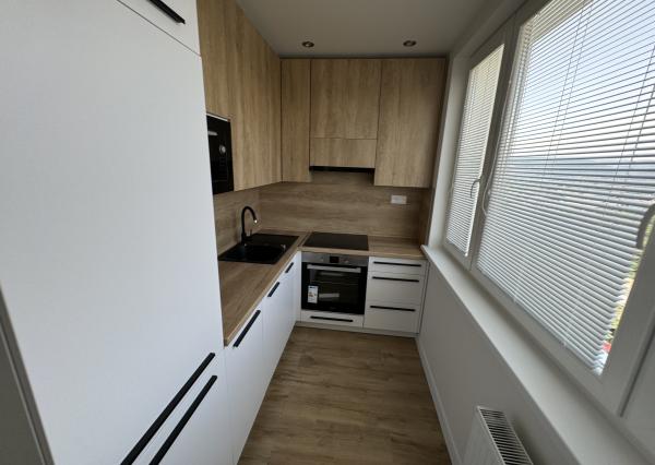**NOVINKA** sídlisko Nad Jazerom, Ladožská ul., NOVOREKONŠTRUOVANÝ, 2-izb.byt