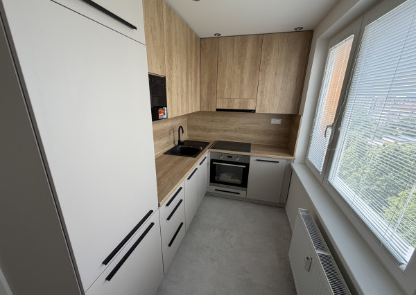 **NOVINKA** sídlisko Nad Jazerom, Ladožská ul., NOVOREKONŠTRUOVANÝ, 2-izb.byt