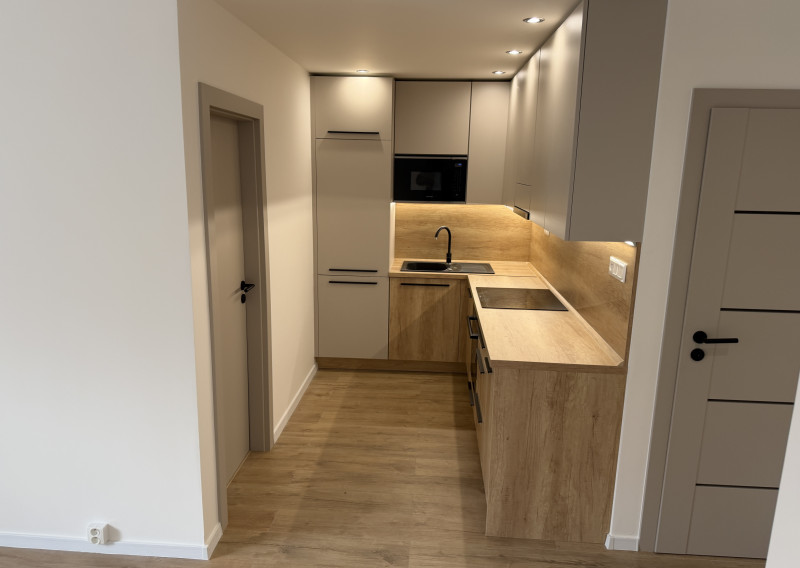 **REZERVOVANÝ** sídlisko Nad Jazerom, Družicová, NOVOREKONŠTRUOVANÝ, 2-izb.byt